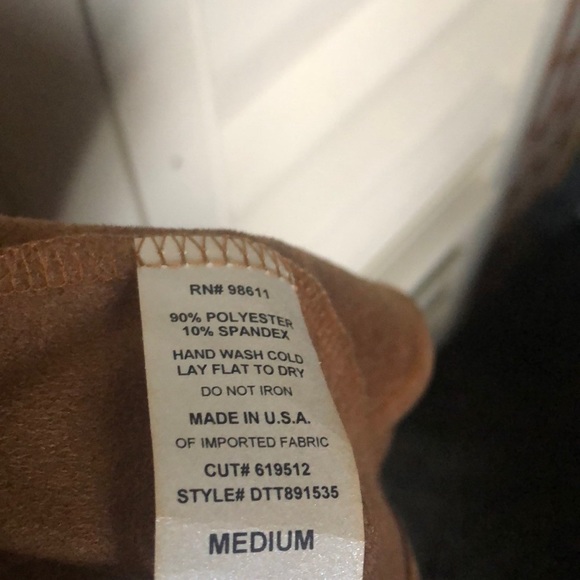 A dress that goes up to your knees, - Picture 4 of 4